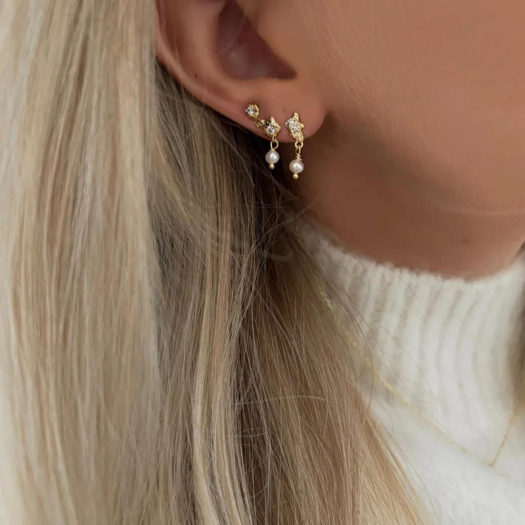 avani_earrings__gold_plat_2.webp Nava Copenhagen Ørestikker | Øreringe>Avani Earrings - Gold Plated