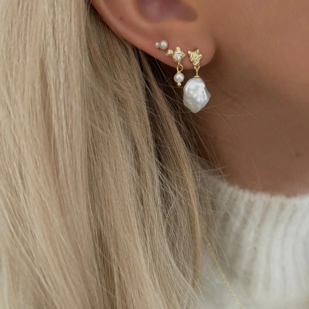 avani_earrings__gold_plat_3.webp Nava Copenhagen Ørestikker | Øreringe>Avani Earrings - Gold Plated