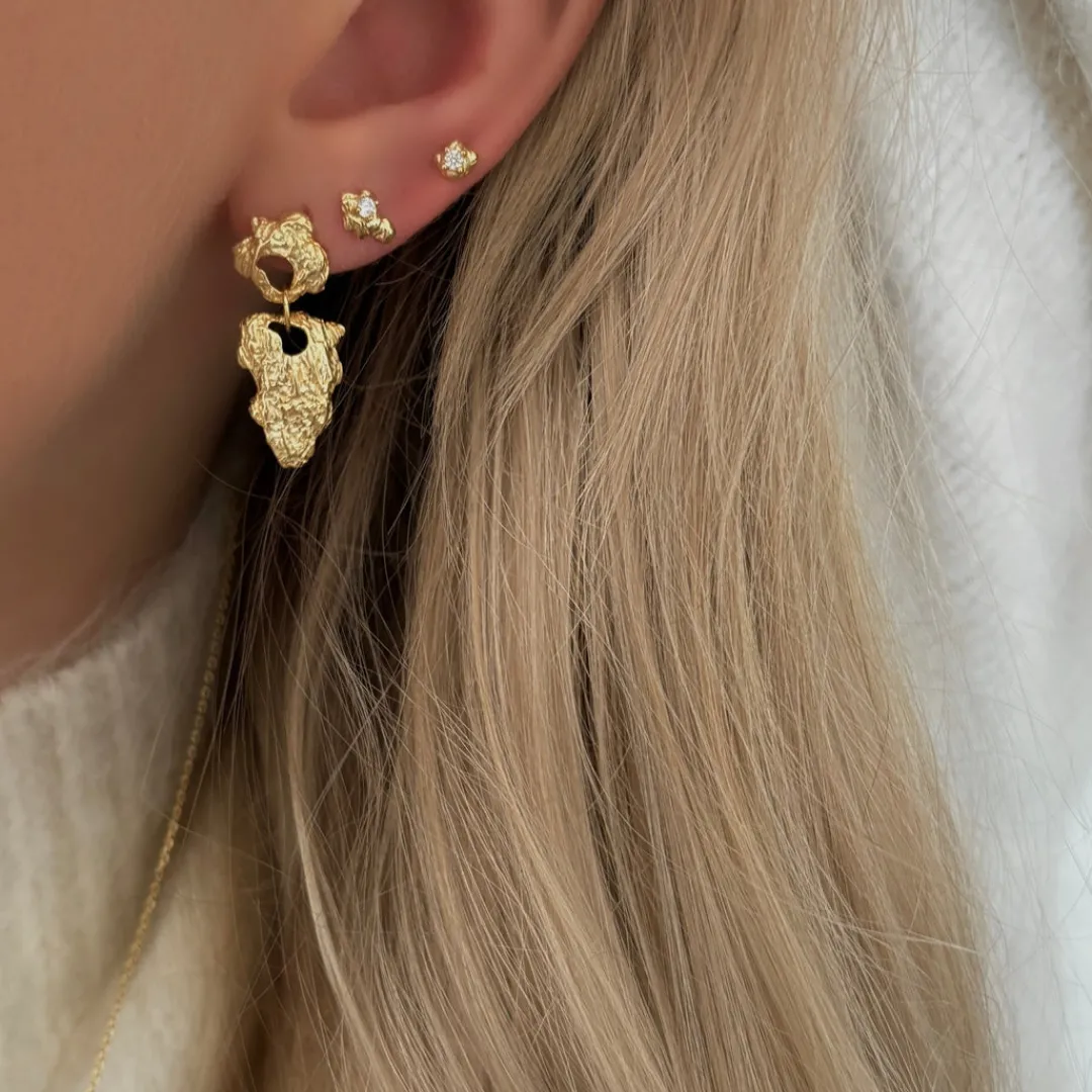 azure_petite_studs__gold__2.webp Nava Copenhagen Ørestikker | Øreringe>Azure Petite Studs - Gold Plated