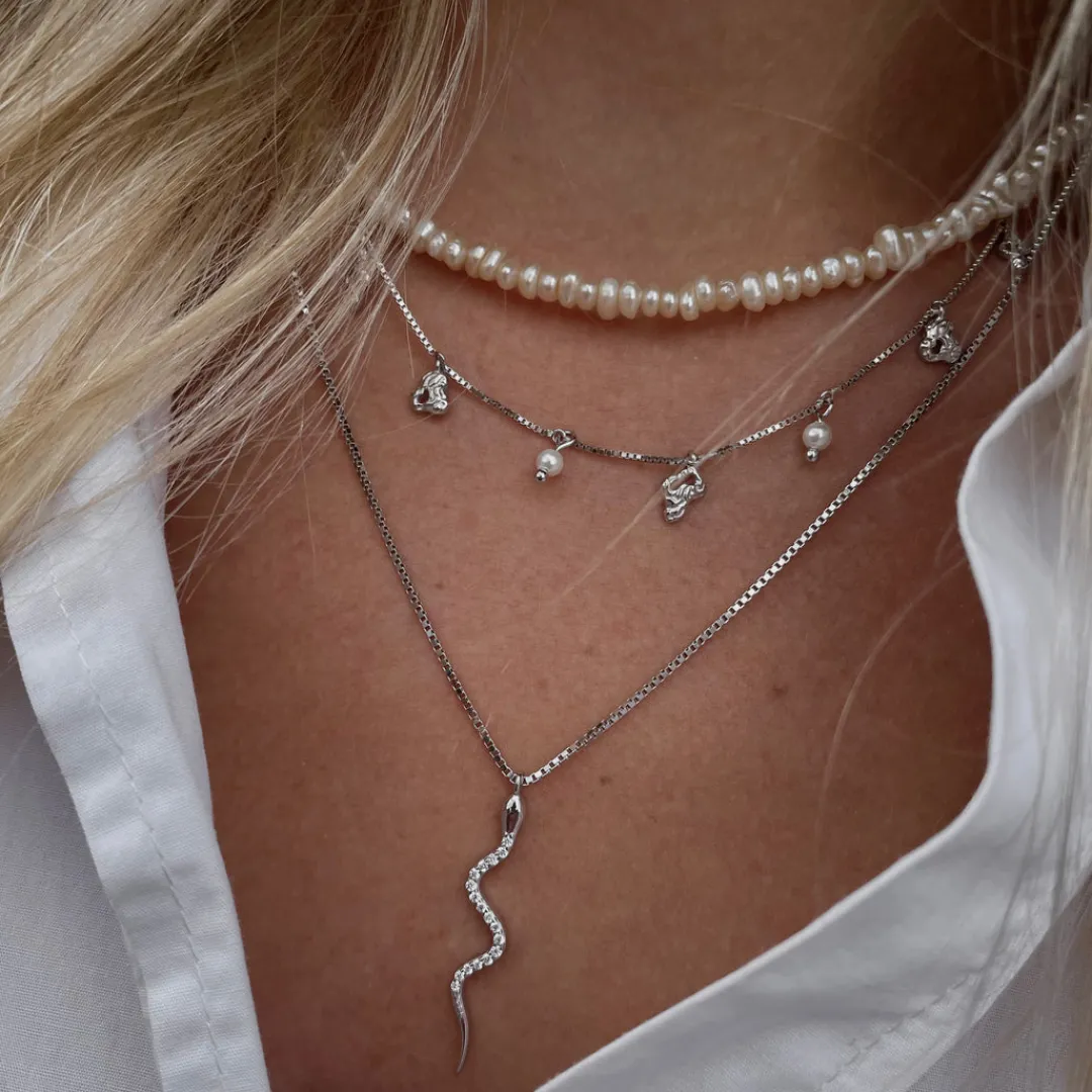 jewelry_set__sedna_neckla_4-1.webp Nava Copenhagen Halskæder | Øreringe>Jewelry Set | Sedna Necklace & Maree Earrings - Silver