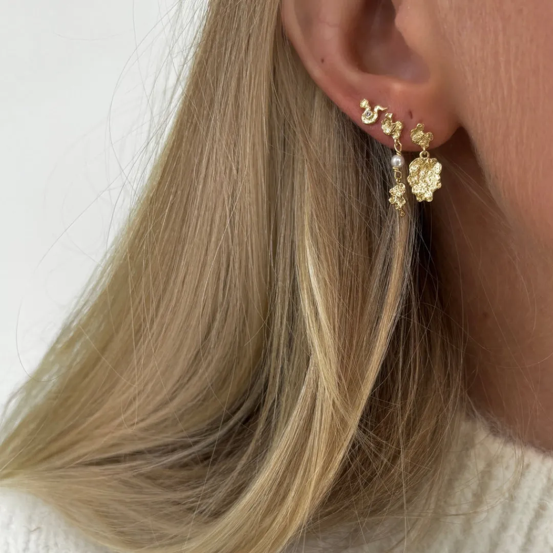 kaa_earrings__gold_plated_2.webp Nava Copenhagen Ørestikker | Øreringe>Kaa Earrings - Gold plated
