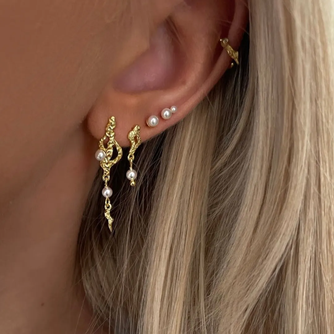 mira_petite_studs__gold_p_2.webp Nava Copenhagen Øreringe | Ørestikker>Mira Petite Studs - Gold Plated