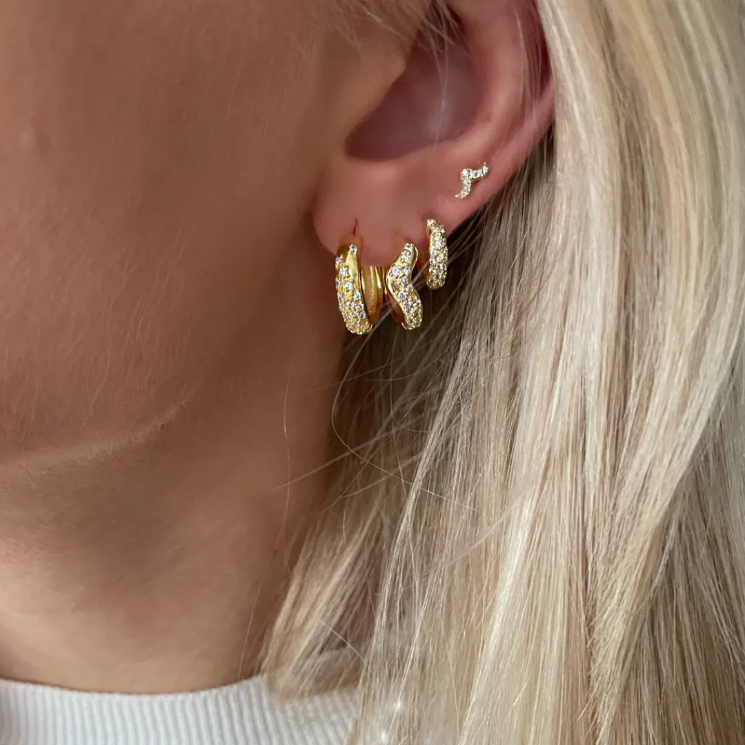nila_earrings__gold_plate_2.webp Nava Copenhagen Øreringe | Hoops>Nila Earrings - Gold plated
