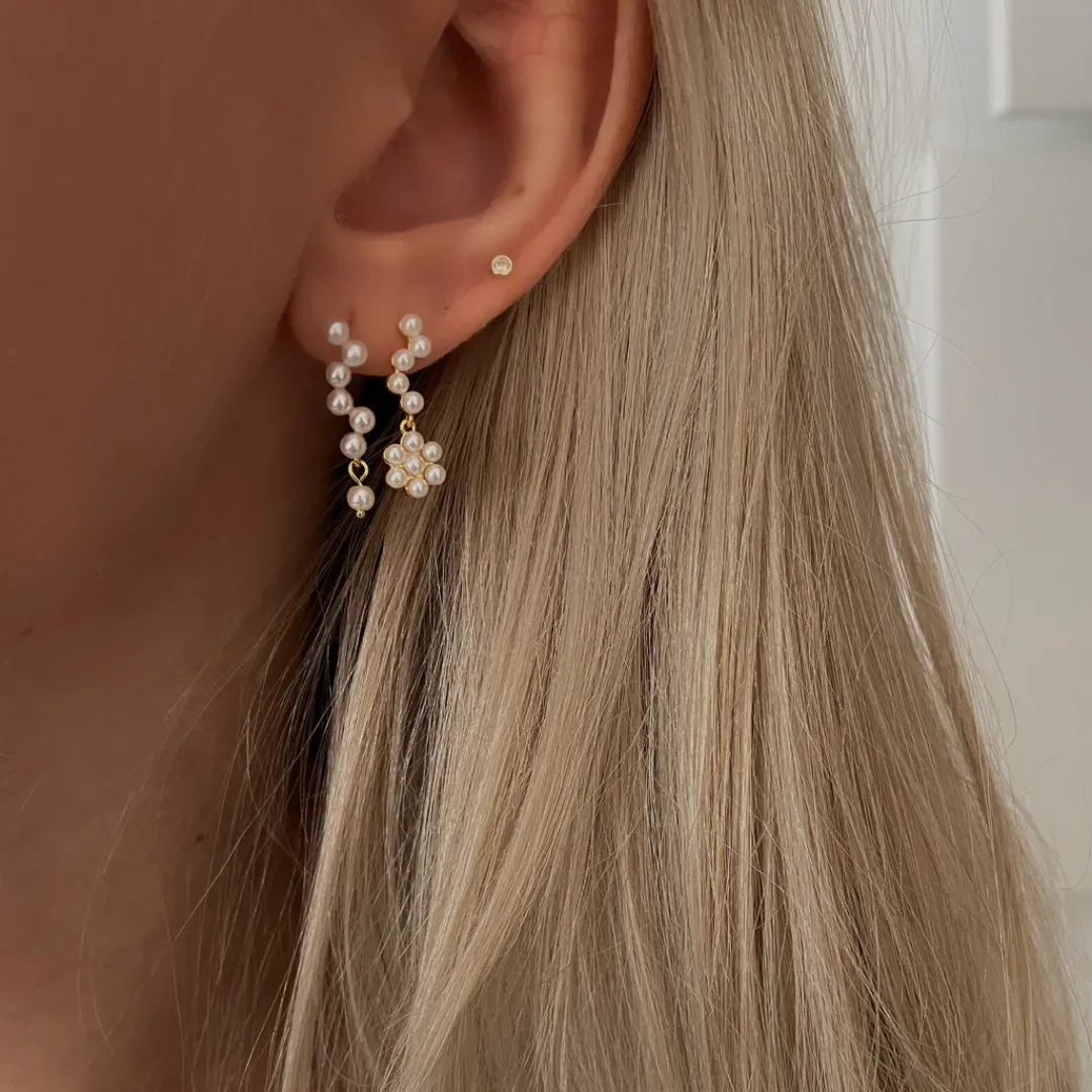 zinnia_earrings__gold_pla_2.webp Nava Copenhagen Øreringe | Ørestikker>Zinnia Earrings - Gold Plated